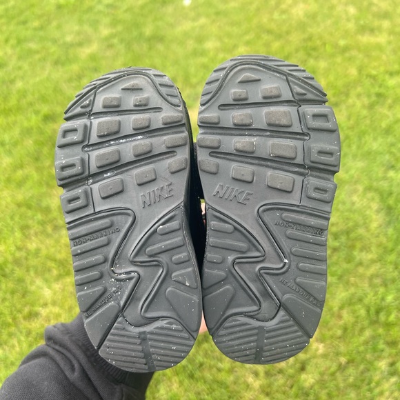 Nike Air Max 90 Triple Black PS Toddler Children’s Shoes CD6868-001 Size 7c - Picture 3 of 8